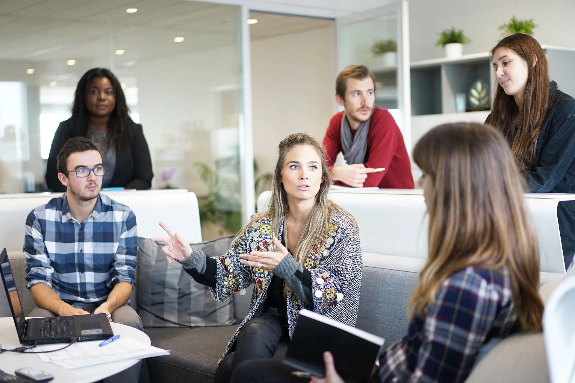 ¿Cuál es la mejor altura para una mesa de trabajo?