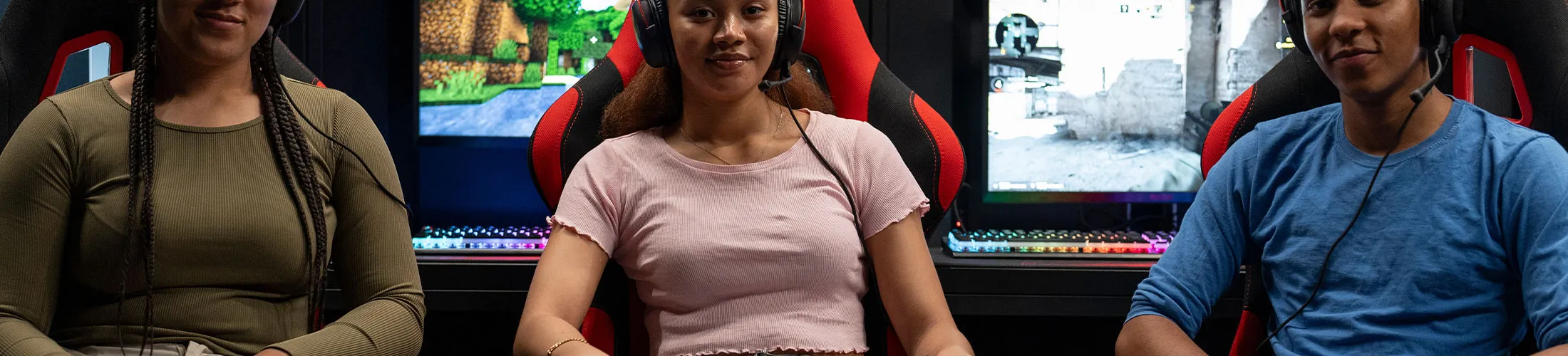 Cómo sentarse y colocar los cojines de la silla gamer